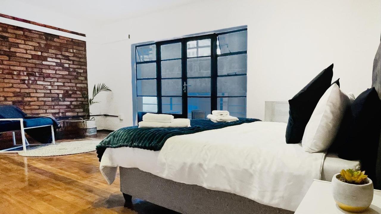 Apartment Four Loop St