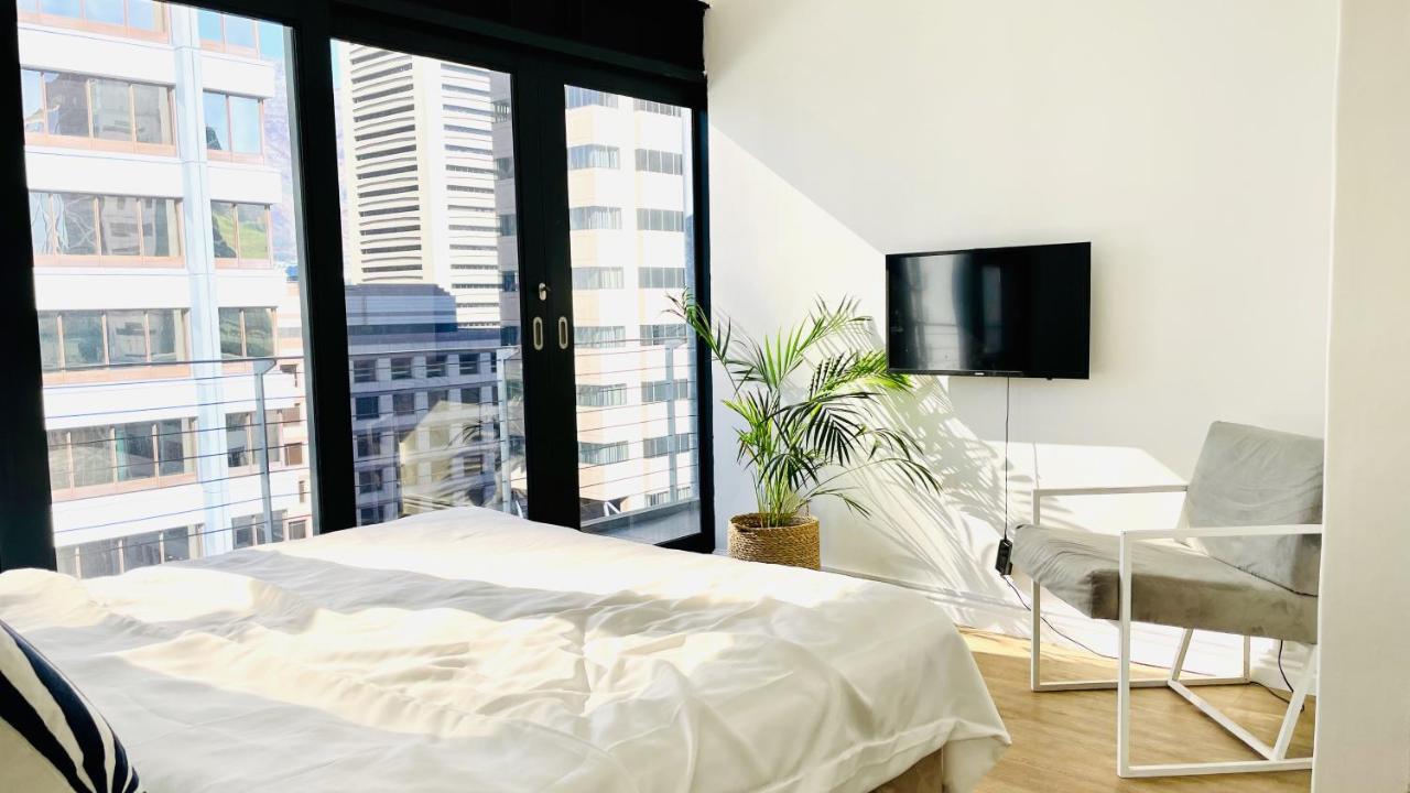 Four Loop St Apartment *
