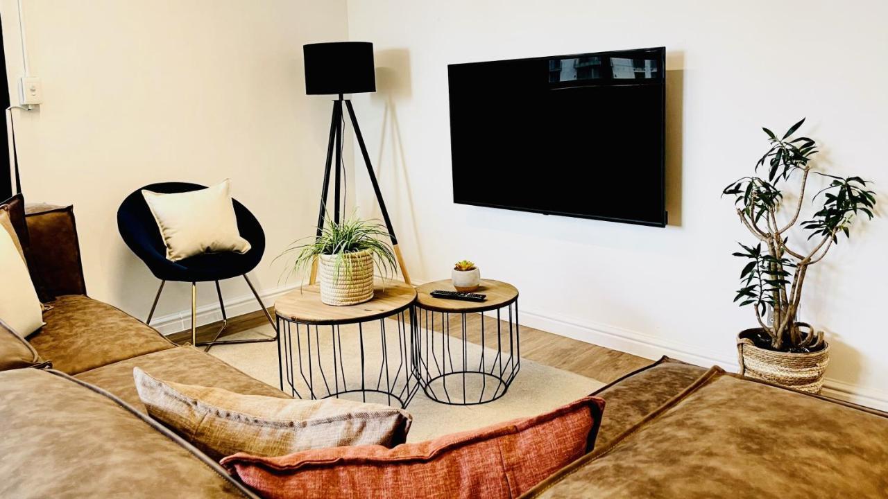 Apartment Four Loop St