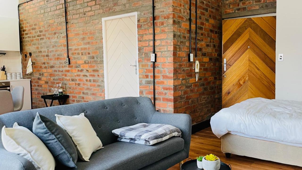 Apartment Four Loop St