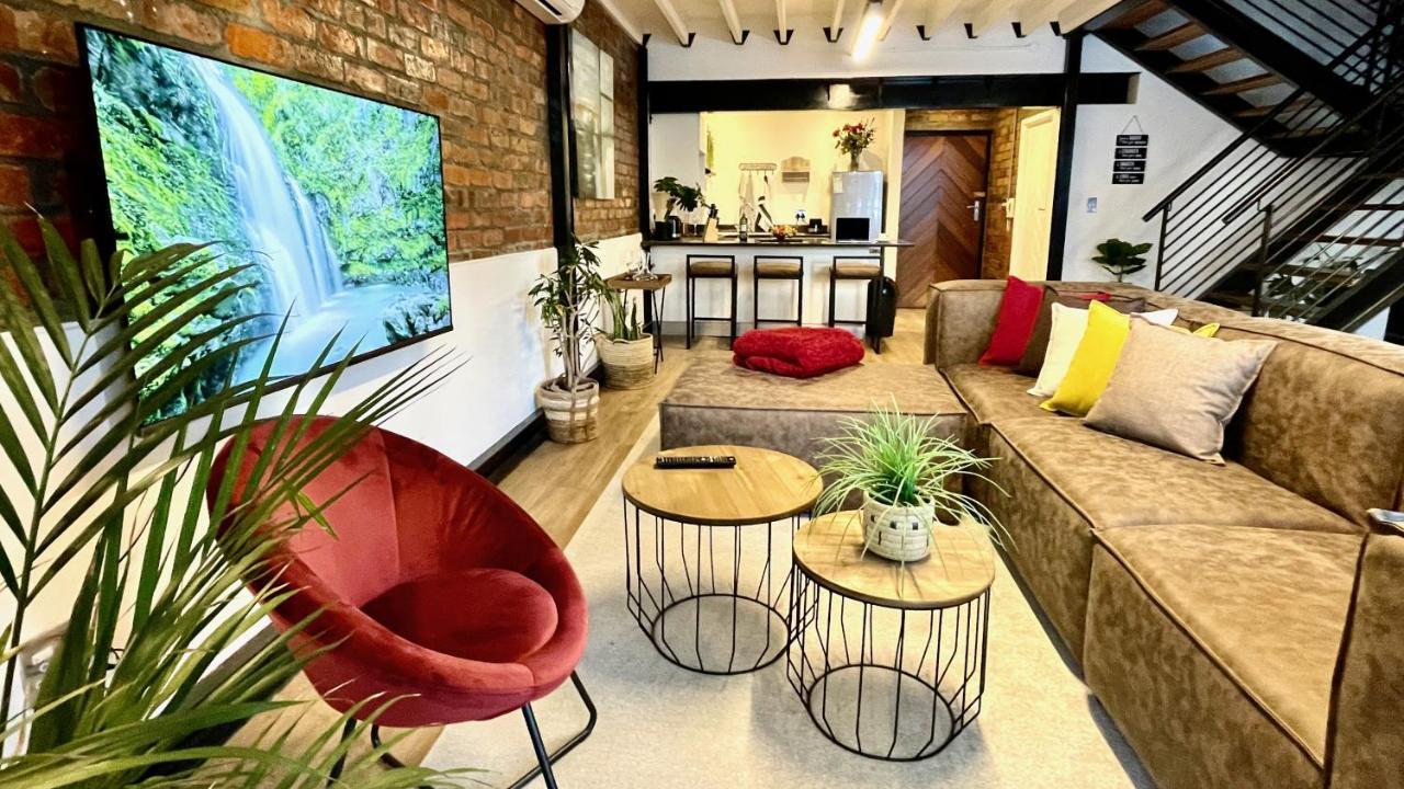 Four Loop St Apartment *